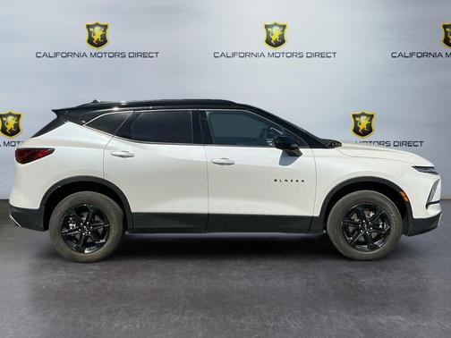 Iridescent Pearl Tricoat 2023 Chevrolet Blazer 2LT