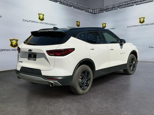 Iridescent Pearl Tricoat 2023 Chevrolet Blazer 2LT