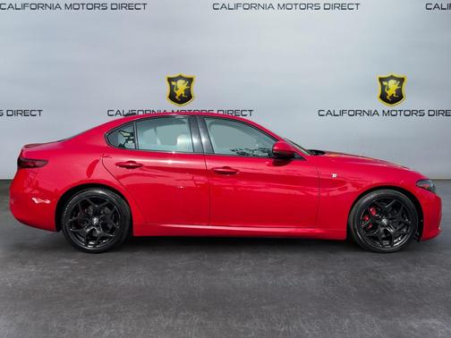 Alfa Rosso 2022 Alfa Romeo Giulia Ti