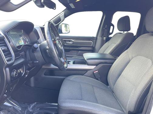 Bright White Clearcoat 2019 RAM 1500 Big Horn