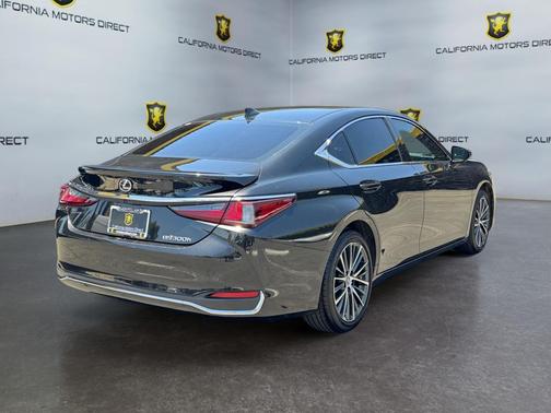 Caviar 2025 Lexus ES 300h Base