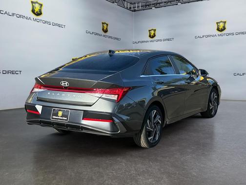 2025 Hyundai ELANTRA SEL