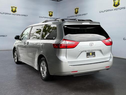 2020 Toyota Sienna LE