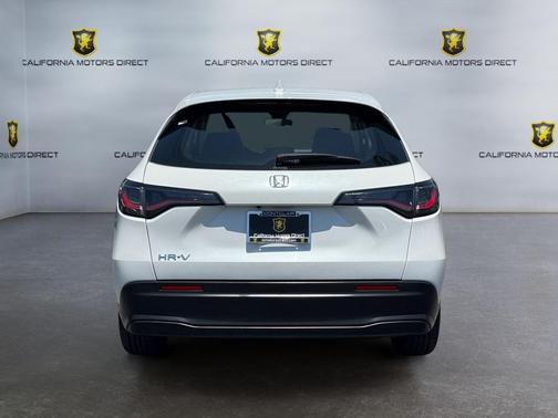 Platinum White Pearl 2023 Honda HR-V LX