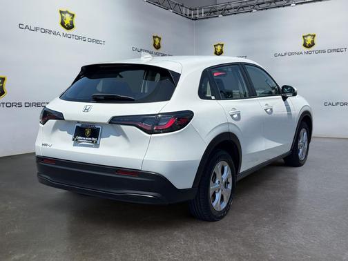 Platinum White Pearl 2023 Honda HR-V LX