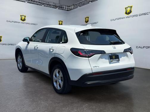 Platinum White Pearl 2023 Honda HR-V LX