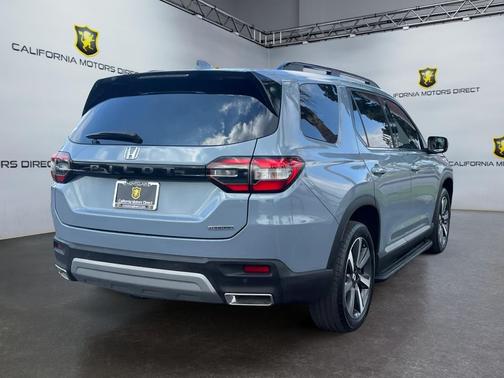 Sonic Gray Pearl 2023 Honda Pilot Touring 8-Passenger