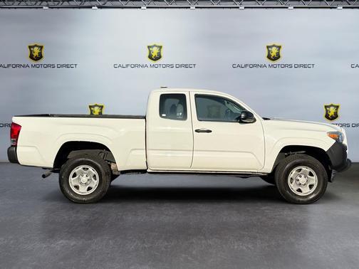 2017 Toyota Tacoma SR