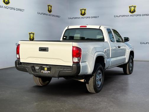 2017 Toyota Tacoma SR