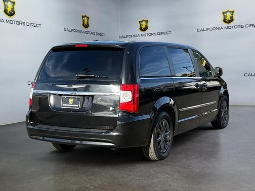2015 Chrysler Town & Country S