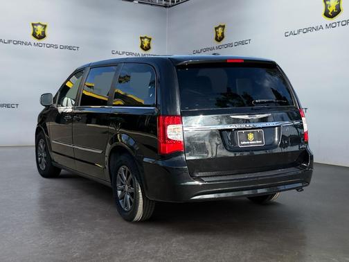 2015 Chrysler Town & Country S