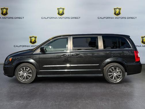 2015 Chrysler Town & Country S