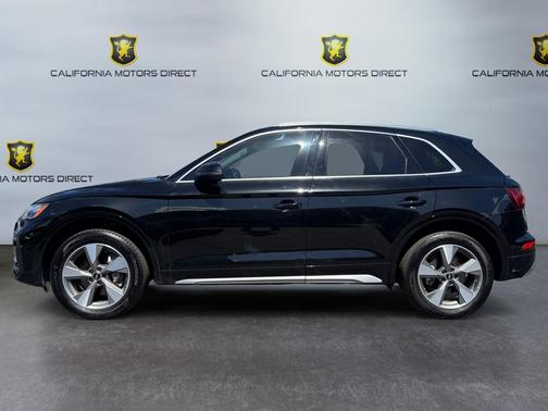 Mythos Black Metallic 2022 Audi Q5 40 Premium Plus