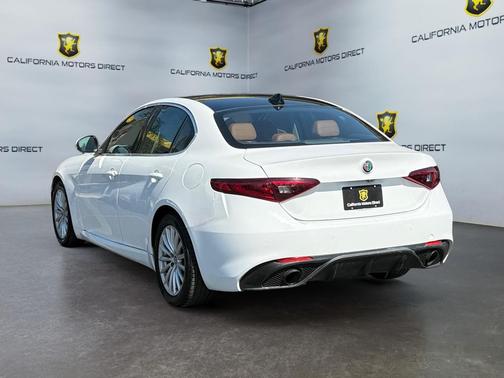 2021 Alfa Romeo Giulia Base