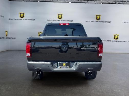 Diamond Black Crystal Pearlcoat 2021 RAM 1500 Classic Warlock Quad Cab 4x2 6'4' Box