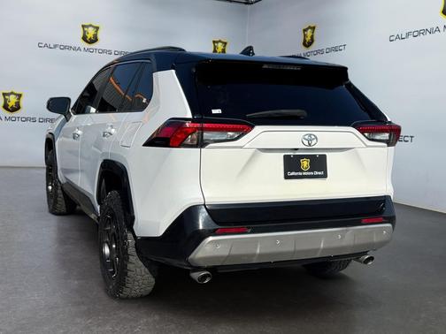 Ice Cap 2023 Toyota RAV4 XLE