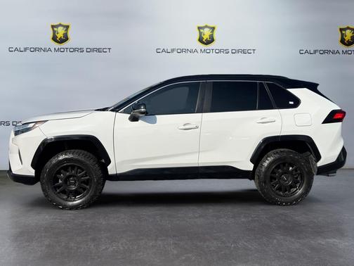 Ice Cap 2023 Toyota RAV4 XLE