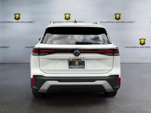 Pure White 2025 Volkswagen Tiguan 2.0T S