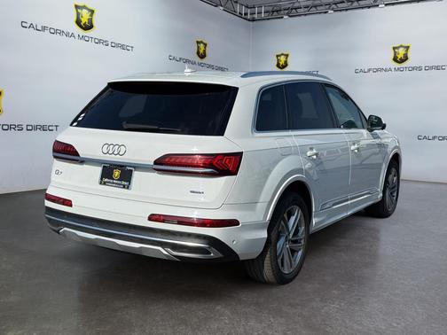 Carrara White 2021 Audi Q7 55 Premium Plus