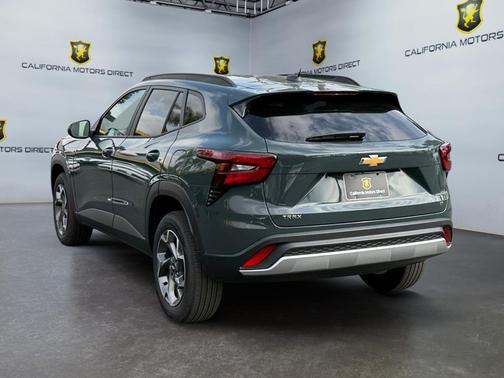 2025 Chevrolet Trax LT