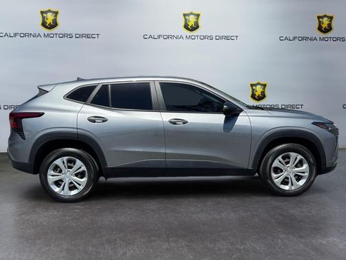 Sterling Gray Metallic 2024 Chevrolet Trax LS