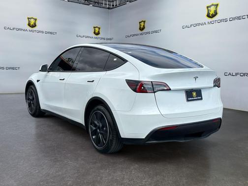 Pearl White Multi-Coat 2022 Tesla Model Y Long Range Dual Motor All-Wheel Drive