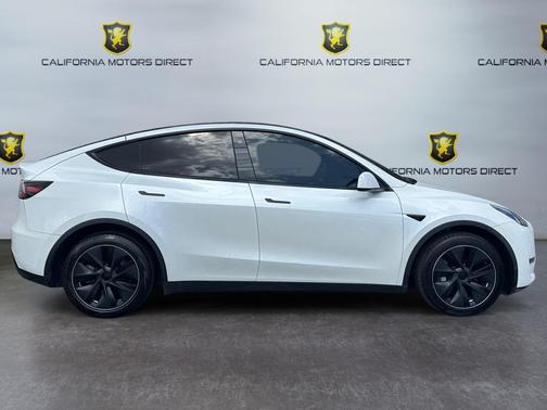 Pearl White Multi-Coat 2022 Tesla Model Y Long Range Dual Motor All-Wheel Drive