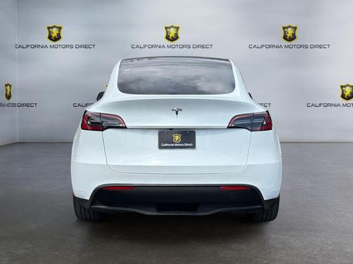Pearl White Multi-Coat 2022 Tesla Model Y Long Range Dual Motor All-Wheel Drive