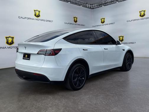 Pearl White Multi-Coat 2022 Tesla Model Y Long Range Dual Motor All-Wheel Drive