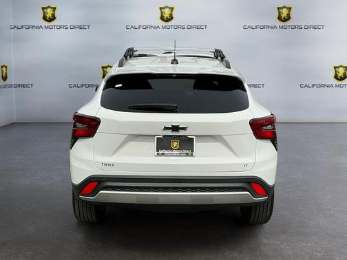 Summit White 2025 Chevrolet Trax LT