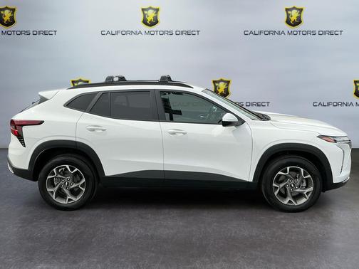 Summit White 2025 Chevrolet Trax LT