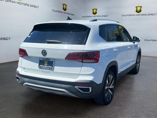 Pure White 2022 Volkswagen Taos 1.5T SE