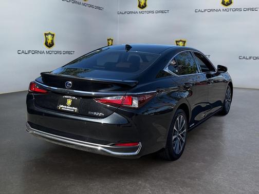 2022 Lexus ES 300h Base
