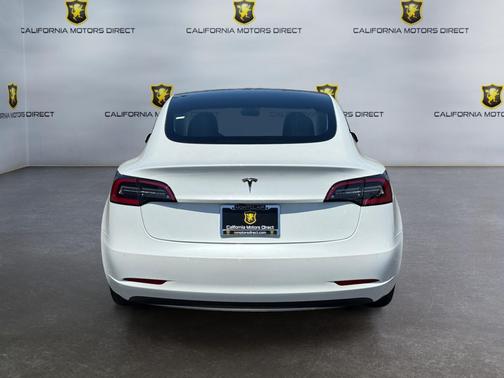 Pearl White Multi-Coat 2022 Tesla Model 3 Standard Range