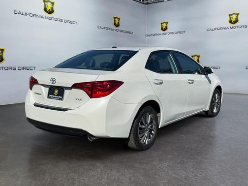 Blizzard Pearl 2019 Toyota Corolla XLE