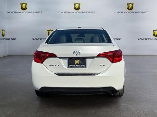 Blizzard Pearl 2019 Toyota Corolla XLE