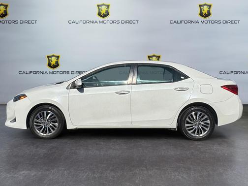 Blizzard Pearl 2019 Toyota Corolla XLE