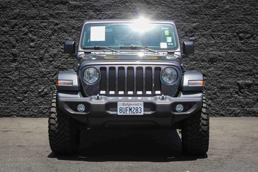 Photo 2 of 24 of 2019 Jeep Wrangler Unlimited Sport