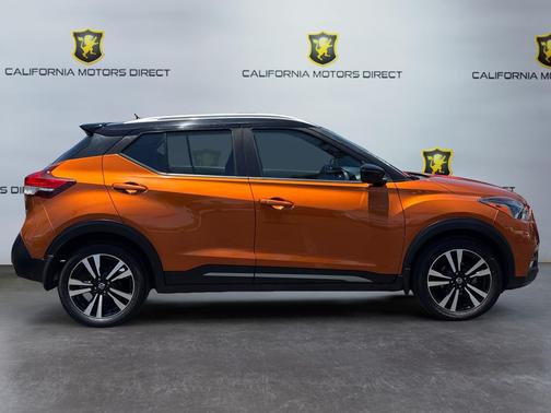 Monarch Orange/Super Black 2019 Nissan Kicks SR