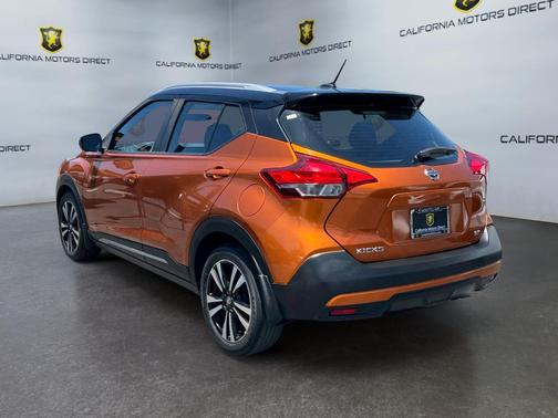 Monarch Orange/Super Black 2019 Nissan Kicks SR