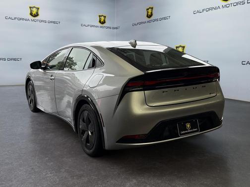 2025 Toyota Prius XLE