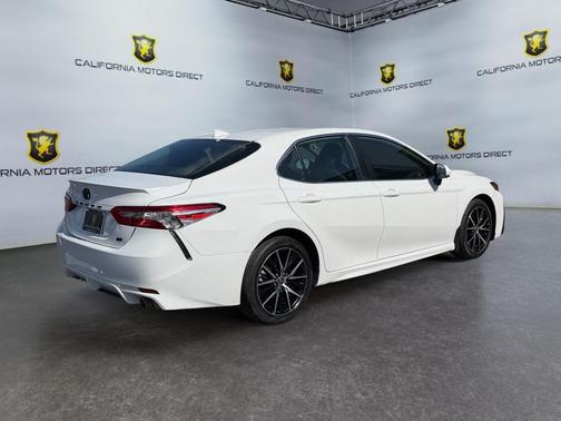 White 2022 Toyota Camry SE