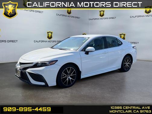 White 2022 Toyota Camry SE