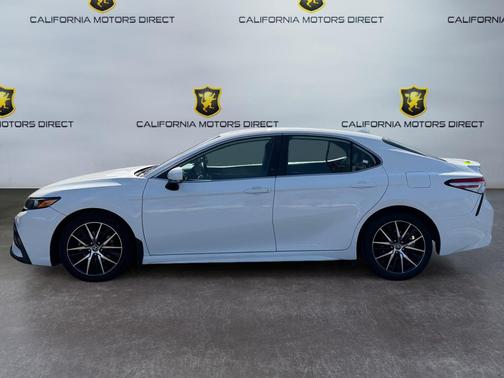 White 2022 Toyota Camry SE