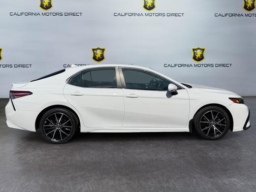 White 2022 Toyota Camry SE