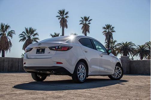 Frost 2017 Toyota Yaris iA Base
