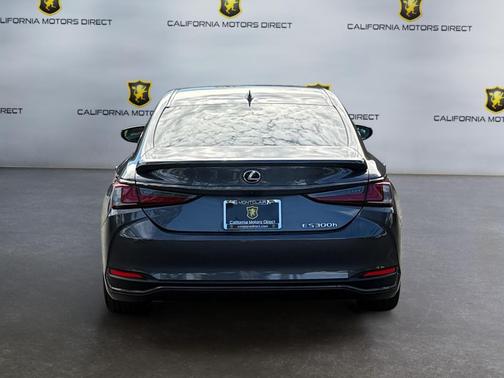 2024 Lexus ES 300h F SPORT Handling