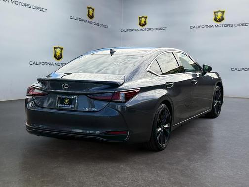 2024 Lexus ES 300h F SPORT Handling