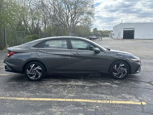 2024 Hyundai ELANTRA Limited