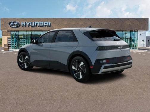 2025 Hyundai IONIQ 5 SE